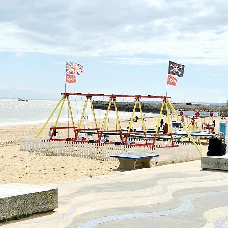 Vitamin Sea Beachfront Apartment Ramsgate - Sleeps 4 Exterior foto